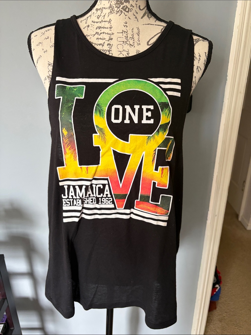 Black Ladies XL Graphic Tank Top with Rasta LOVE Print Jamaica, cute cutout back